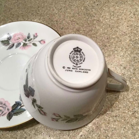 Royal Worcester cup and saucer - Picture 2 of 2